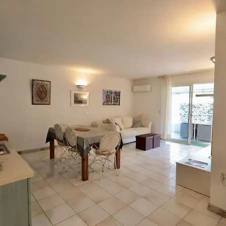 Family, 4 Pers, Parking, Piscine Appartement *