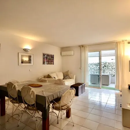 Family, 4 Pers, Parking, Piscine Appartement